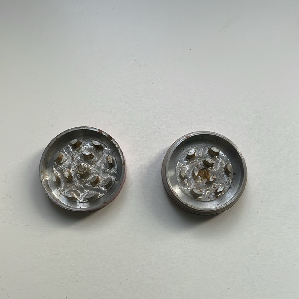 Pink Round Grinder - Picture 2 of 3